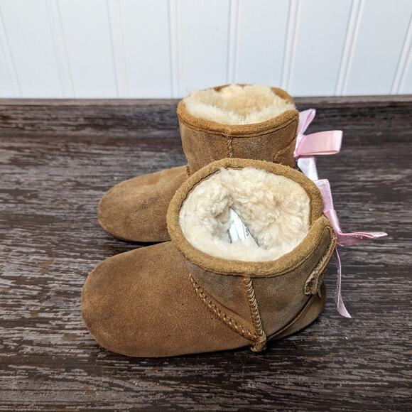 Ugg Baby Leather Moccasin Booties with Pink Bow Accent Size 4/5 - Picture 3 of 6